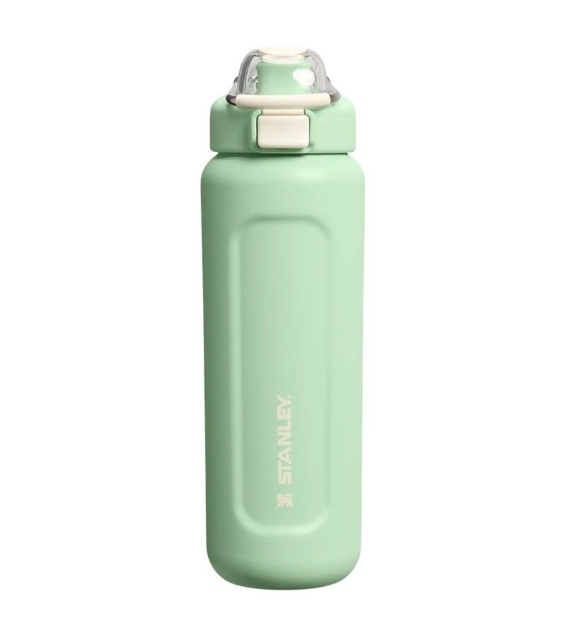 The Stanley Wellspring Bottle 0.7 Litre Pistachio